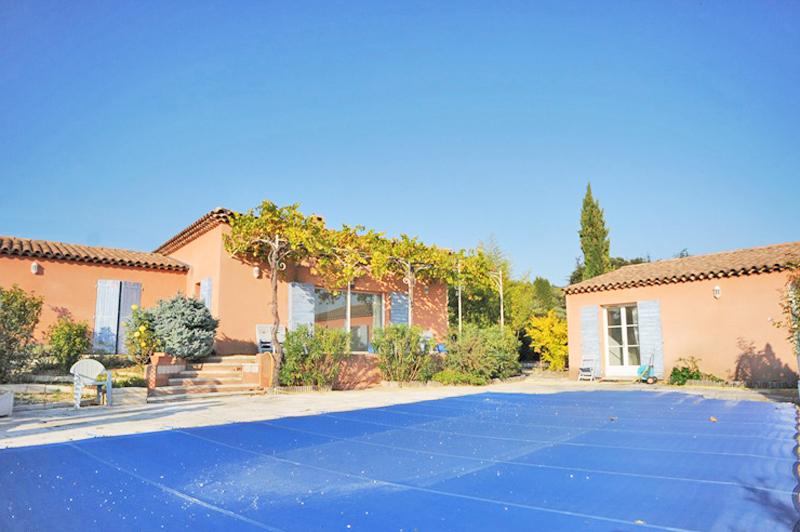 Luberon, maison de provençale de plain pied.